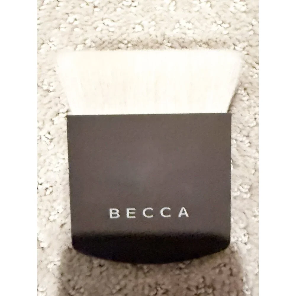 NEW! BECCA The One Perfecting Brush - Picture 3 of 4